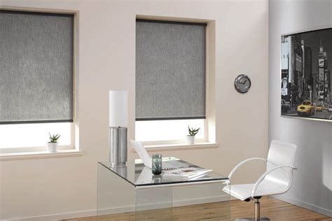 Toile solaire sur mesure pour fenêtre.